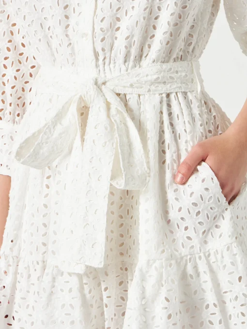 Abito corto in cotone bianco con ricami