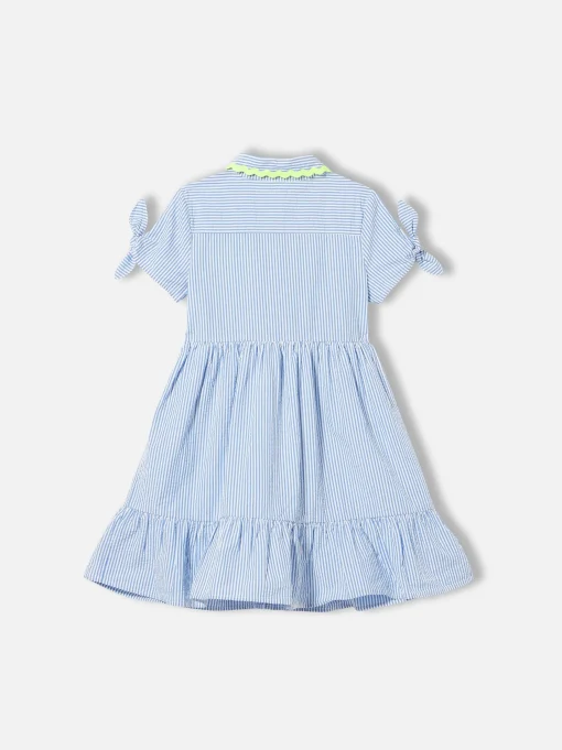 Abito da bambina a righe bianche e azzurre