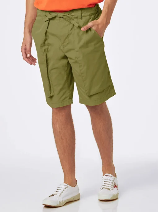 Bermuda da uomo verde militare con tasche laterali