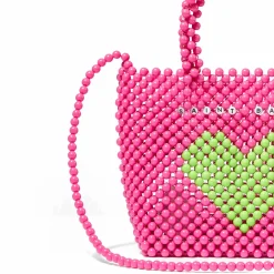 Borsa a mano rosa con perline e cuore verde