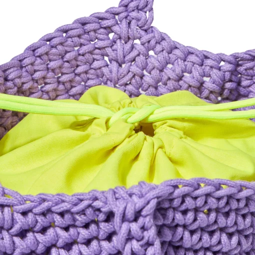 Borsa a spalla all'uncinetto in corda viola