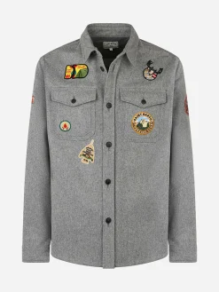 Camicia da uomo in lana grigia con tasche e toppe