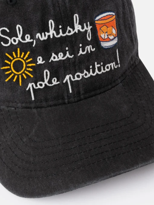 Cappello da baseball ricamato in denim Davis con ricamo Sole, whisky e sei in pole position | VACANZE DI NATALE EDIZIONE SPECIALE