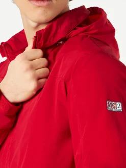 Giacca a vento di peso medio con zip rossa