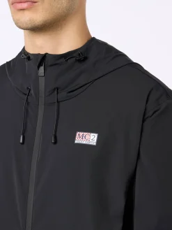 Giacca a vento leggera in tessuto nero con cappuccio da uomo Sloop