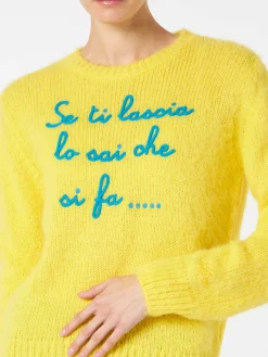 Maglia da donna garzata gialla con ricamo
