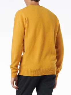 Maglia da uomo girocollo giallo ocra con ricamo St. Barth