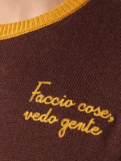 Maglia da uomo marrone con ricamo Faccio cose, vedo gente