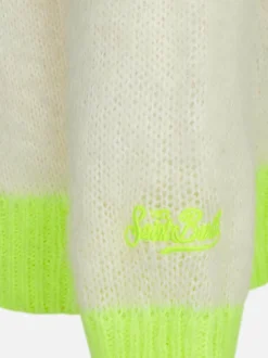 Maglione da bambino girocollo con ricamo fatto a mano