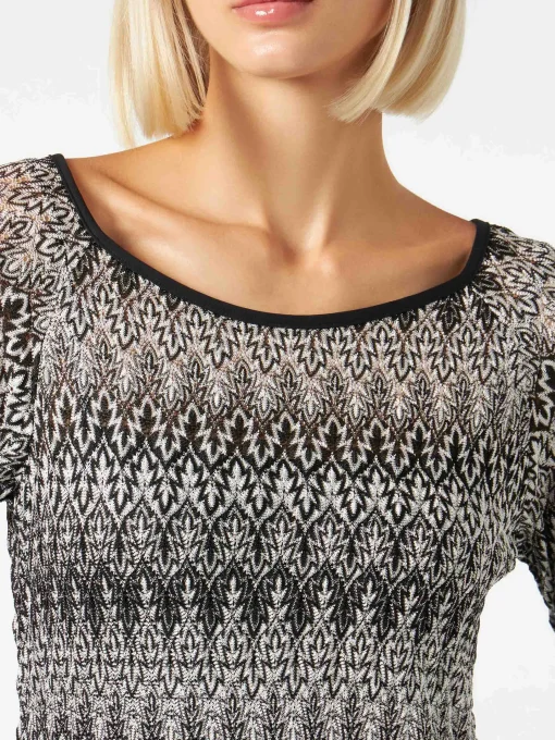 Miniabito in maglia chevron bianca e nera