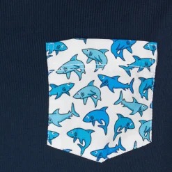 T-shirt da bambino in cotone con stampa squali sul taschino