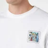 T-shirt da uomo in cotone con stampa fronte e retro cartolina di Mykonos | EDIZIONE SPECIALE ALESSANDRO ENRIQUEZ