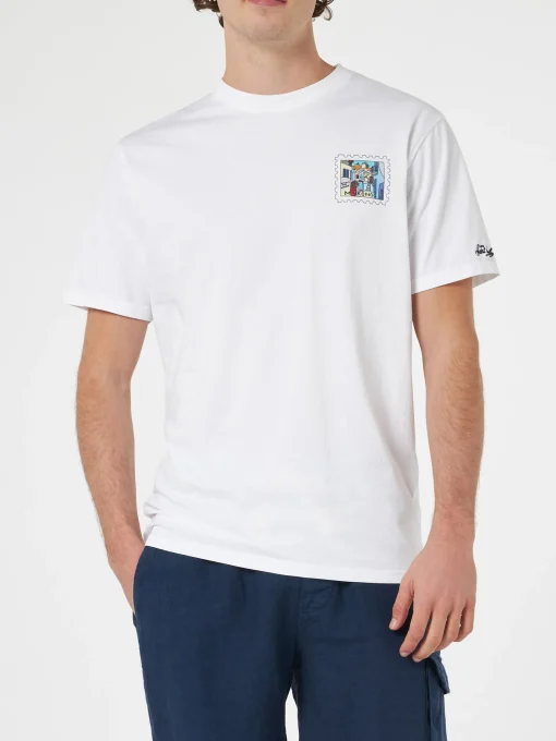 T-shirt da uomo in cotone con stampa fronte e retro cartolina di Mykonos | EDIZIONE SPECIALE ALESSANDRO ENRIQUEZ
