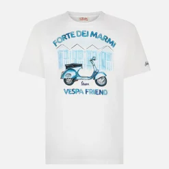 T-shirt da uomo in cotone con stampa Forte dei Marmi Vespa friend | EDIZIONE SPECIALE VESPA®