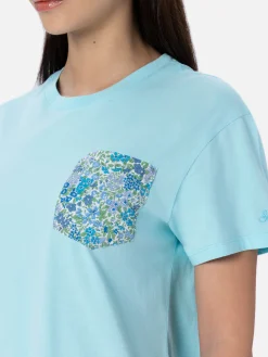 T-shirt girocollo in jersey di cotone da donna Emilie Joanna Luise con tasca patch | REALIZZATA CON TESSUTO LIBERTY