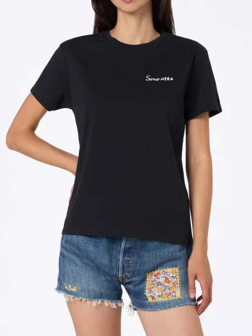 T-shirt girocollo in jersey di cotone nero da donna Emilie con ricamo Sono nera