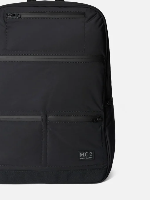 Zaino in nylon nero con tasche con cerniera
